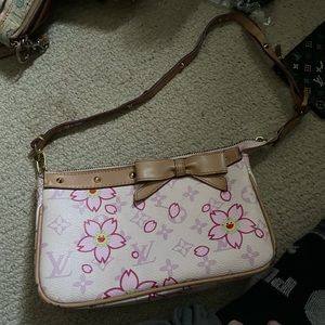 LV clutch *cannot confirm authenticity**